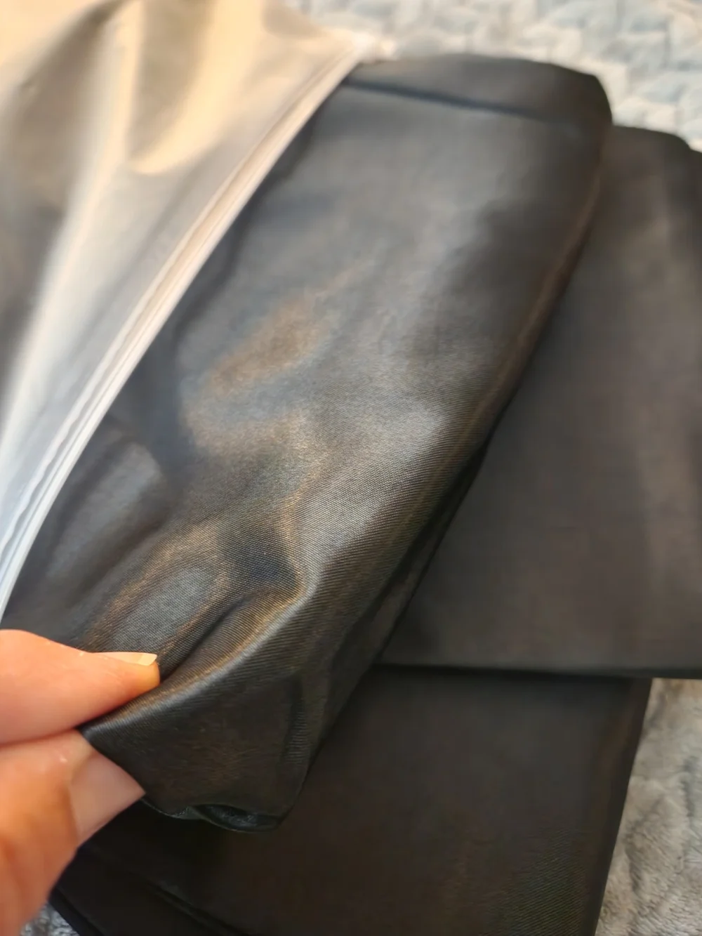 Golal Satin Black Queen Sheet Set. New.